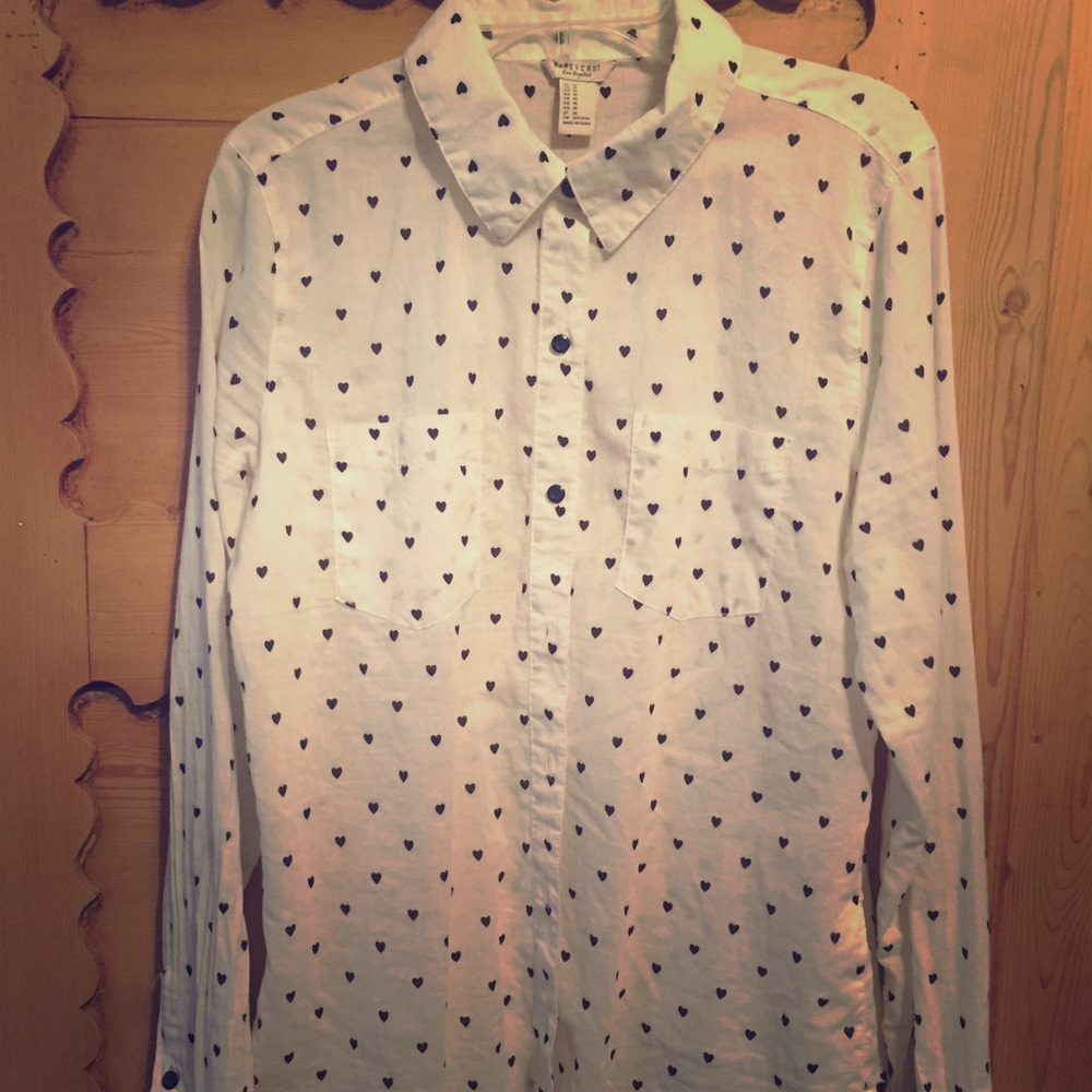 Forever 21 juniors blouse with black hearts 🖤